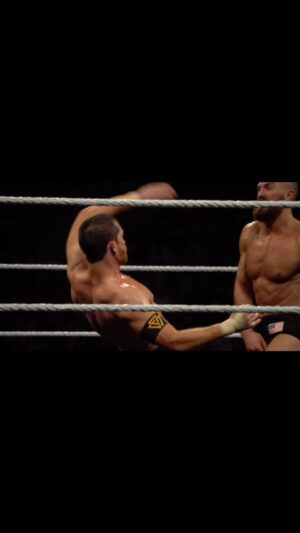 Christopher Lindsey Instagram - Introducing my knee to @wwestardestroyer’s face. 

Shout out to @korcombat with the sick matrix moves for the distraction. 
#tbt #kneetotheface #messiahofthebackbreaker