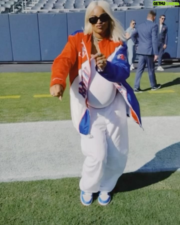 Ciara Instagram - I love you so much. #3 💙🧡🤍