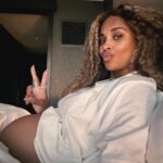 Ciara Instagram - ✌🏽😘