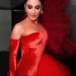 Claudia Leitte Instagram - Apaixonada por esse look! Afinal, um evento incrível pede uma produção mais que especial... 🤩 Foi massa, Folianópolis!
