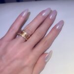 Claudia Leitte Instagram – Essa cantora tá muito bonita e elegante! Ela faz a make do show dela. :) As unhas estão escandalosamente lindas!