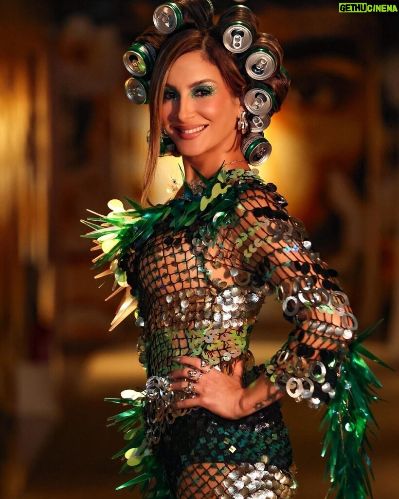 Claudia Leitte Instagram - Comecei meu #carnaval na noite de ontem, no hotel mais maravilhoso do mundo. A primeira edição do @bailedorosewood foi incrível! O show foi uma delícia, convidados espetaculares, energia única! O melhor baile de carnaval que já fui na vida!
