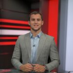 Claudio Puelles Instagram - Ya en transmisión para #UFCParis, cartelera histórica. @ufcespanol @sponzinibbiomma @victordavilaufc #PrinceOfPeru #ArribaPeru