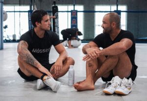 Claudio Puelles Instagram - Tuve una visión y no puedo parar hasta llegar a todo eso que imaginé 🥷
📸 : @enochcontreras

#ClaudioPuelles #PrinceofPeru #ArribaPeru #UFC281 #EddieAlvarez #killclifffc