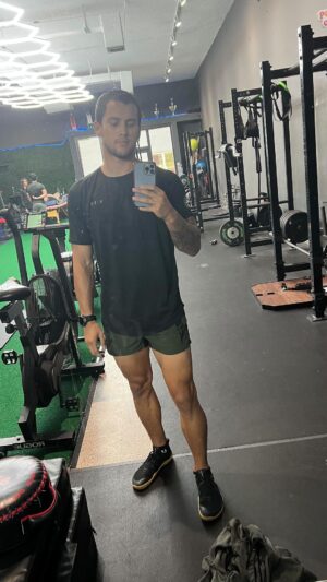 Claudio Puelles Instagram - Speed day. Working hard to reach the top 💪🏼🙏🏼
Good music and good workouts.

#ClaudioPuelles #PrinceofPeru #ArribaPeru #UFC281