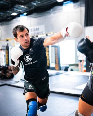 Claudio Puelles Instagram - Sparring days 🧨🔥
Solo 5 semanas mas… #UFC281

#PrinceofPeru #ClaudioPuelles #ArribaPeru
