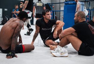 Claudio Puelles Instagram - Tuve una visión y no puedo parar hasta llegar a todo eso que imaginé 🥷
📸 : @enochcontreras

#ClaudioPuelles #PrinceofPeru #ArribaPeru #UFC281 #EddieAlvarez #killclifffc