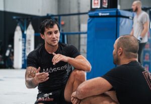 Claudio Puelles Instagram - Tuve una visión y no puedo parar hasta llegar a todo eso que imaginé 🥷
📸 : @enochcontreras

#ClaudioPuelles #PrinceofPeru #ArribaPeru #UFC281 #EddieAlvarez #killclifffc