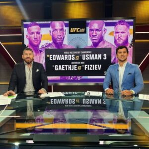 Claudio Puelles Instagram - COMENZAMOS #UFC286! 💪

Ya estoy en @ufcespanol junto a @victordavilaufc para llevarles toda la acción de Edwards vs. Usman III, en vivo desde Londres. 

Sintoniza ya! 

Mi 👔? @suezacnich.atelier, por supuesto 🇵🇪

#PrinceOfPeru #edwardsvsusman #ufc #mma #arribaperu