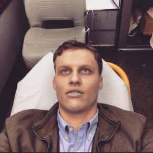 Connor Weil Instagram - #latethrowback to the set of @ncisla when I almost died and @chrisodonnell and @llcoolj saved my life 
Almost RIP to Naval Lieutenant Warren Miller
@cbstv 
@stewarttalentlosangeles 
@michaelabramsgroup