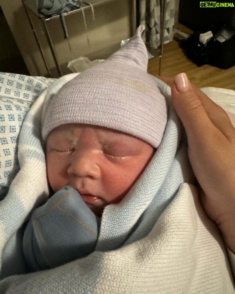 Conor McGregor Instagram - Another chunky healthy boy into the world. Dee you are my hero ❤️🙏