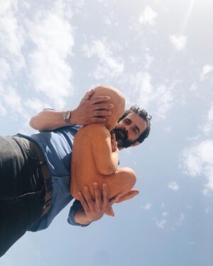 Constantine Markoulakis Instagram - «Γεννήθηκε στο σπίτι του Λαΐου. Λέγαν πως ήταν γιος του» Οιδίπους Τύραννος | 12-13 Ιουλίου, Επίδαυρος @oedipustyranos #theatre