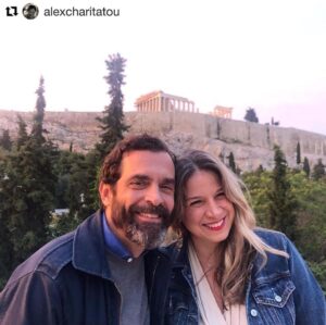 Constantine Markoulakis Instagram - Εγώ πάντως την εκπρόσωπό μου στην επόμενη Βουλή των Ελλήνων τη βρήκα: Αλεξάνδρα Χαριτάτου. Είναι πανέξυπνη, διαβασμένη, ικανότατη, εργατική. Το εγγυώμαι, και ως άνθρωπος και ως μνημείο.  Repost @alexcharitatou “Με δυο μνημεία πολιτισμού της χώρας μας: ένα παλαιοτερο και ένα νεότερο 🤪”