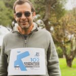 Constantine Markoulakis Instagram - Τρέχω σε αγώνα δρόμου! Virtual Open Door Run. Για σπουδαίο σκοπό, την Εταιρεία Προστασίας Σπαστικών / Πόρτα Ανοιχτή. Αφού δε γίνεται να τρέξουμε όλοι μαζί, θα τρέξουμε ο καθένας μόνος του! Κατεβάστε το app Sporthive, δηλώστε συμμετοχή στο Virtual Open Door Run, πληρώνοντας ένα μικρό ποσό της επιλογής σας, και μπείτε στον αγώνα! Τρέχουμε ή περπατάμε, 3, 5 η 10χλμ σε όποιο μέρος του πλανήτη βρισκόμαστε και όποτε θέλουμε από τις 6 έως τις 27 Δεκεμβρίου. Με το τέλος του αγώνα περάστε τον χρόνο σας στο app και αν θέλετε ανεβάζετε και μια selfie!  Με τον τρόπο αυτό βοηθάμε ουσιαστικά στο έργο της την Εταιρείας Προστασίας Σπαστικών, που λειτουργεί από το 1972 και αποβλέπει στη βελτίωση της ποιότητας ζωής των ανθρώπων με εγκεφαλική παράλυση, προστατεύντας περισσότερα από 200 άτομα κάθε χρόνο και παρέχοντας τους δεκάδες  θεραπευτικά, εκπαιδευτικά, καλλιτεχνικά και αθλητικά προγράμματα.  Το χρηματικό ποσό που θα συγκεντρωθεί από το Virtual Open Door Run θα χρησιμοποιηθεί στην ανέγερση μιας νέας στέγης υποστηριζόμενης διαβίωσης ενηλίκων με εγκεφαλική παράλυση. #virtualopendoorrun #etairiaprostasiasspastikwn #εταιρίαπροστασίαςσπαστικών