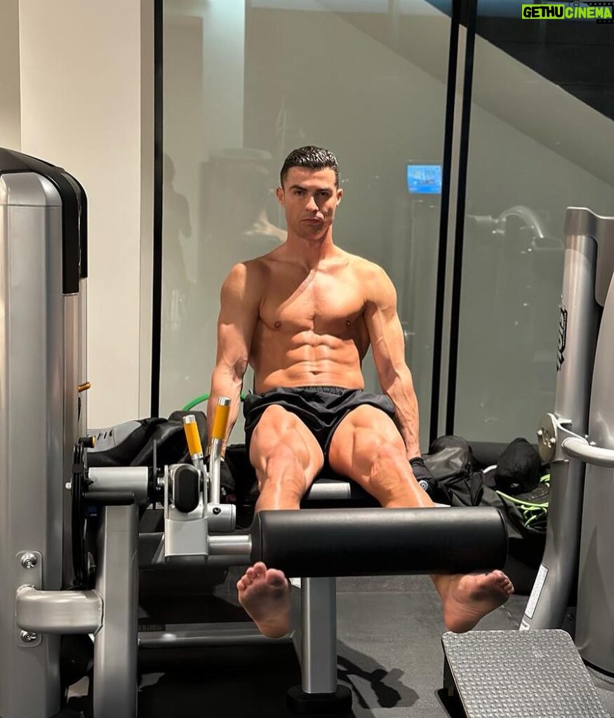 Cristiano Ronaldo Instagram - 👌✌️🏋️‍♂️