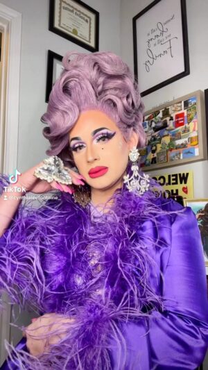 Cynthia Lee Fontaine Instagram - 🌟Happy 200 Episode celebration @rupaulsdragrace @rupaulofficial @worldofwonder @logotv @vh1 @mtv 🌟

💕Mama RuPaul and his Production family gave me the blessing to be part of this empire not just once , but Twice !!! And how many opportunities since then !  Meeting my idols , tour ,  my music and even telenovelas in Brasil and more ! Can’t wait for more Drag on tv , specially the times we are living in this country .  Some can’t say STOP, 
Mama RuPaul says “ We don’t “ 💕

Hair by the amazing @zachkilian 
Costume style by me 

#fyp #viral #anniversary #dragwillneverstop #rupaulsdragrace #200 #quebella #quevivaeldrag #boricua #latinx #orgullo