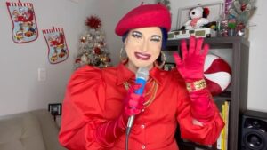 Cynthia Lee Fontaine Instagram - Quiero dedicar este vídeo a toda mi familia y mis mejores amigos . Los amo y gracias por su amor y apoyo . Que pasen todos una Feliz Navidad , Felices Fiestas y un próspero año nuevo . Disfruten de esta Pequeña Parranda Boricua con la canción “ Feliz navidad “ y cántala ! 
❤️Don’t Forget to watch my last episode of Conveniently Cucu ! Thank you all for your love and support ! 
Music by @greekinthecity ♥️

@rupaulsdragrace @worldofwonder @vh1 @mtv @logotv 

#fyp #foryoupage #feliznavidad #felicesfiestas #happyholidays #merrychristmas #avatar #whitneyhouston #parranda #boricua #hispanos #latinos
