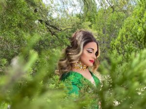 Cynthia Lee Fontaine Instagram - 🎄Feliz Navidad para Todos 🎄
🎄Merry Christmas 🎄 
🎄Joyeux Noël🎄
🎄Fröhliche Weihnachten 🎄
🎄Feliz Natal 🎄
🎄 สุขสันต์วันคริสต์มาส 🎄

#fyp #merrychristmas #feliznavidad #dragrace #love