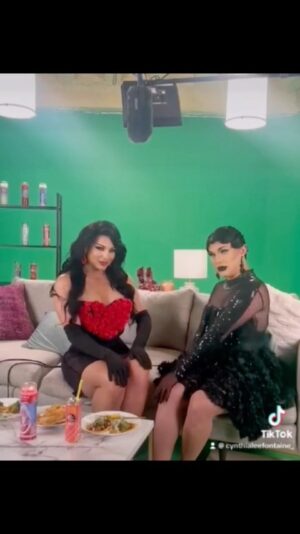 Cynthia Lee Fontaine Instagram - @MsAprilCarrion y esta su servidora, celebramos el lanzamiento del nuevo sencillo musical de nuestra @Gloria Trevi  titulado #Medusa disponible ahora  en todas las plataformas digitales ! Descargalo ya y felicidades a nuestra reina . 

 @gloriatrevi @nevarezpr #MedusaPride 
#fyp #foryourpage #rupaulsdragrace #mesdelorgullolgbt #drag #dragqueens #pridemonth #viral #newsingle #abranseperras #pelosuelto