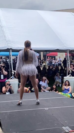 Cynthia Lee Fontaine Instagram - 💕Thanks to all the board members , staff , Production and Drag Cast of @Round Rock Pride for everything ! And to all the attendance thank you so much ! Last Saturday was awesome ! 

This officially my first time signing live  after my #hipreplacementsurgery . And it feels so good to be on stage ! Im doing great on my recovery . Beside how beautiful this crowd looks !  Happy Pride Month everyone! 

Next will be : 
💕Saturday , June 17 : Lockhart Pride TX 
💕 Saturday , June 24 : Knoxville, Tenesse Pride 

Plus more surprises ! 
Video by @armando.blue 

#happypride #pridemonth #roundrocktexas #rupaulsdragrace #singer #advocate #activist #love #support #equality #dragqueen #dragperformer #pegajosa #cucu 

@glaad @Human Rights Campaign @RuPaul’s Drag Race @Equality Texas @World of Wonder @Paramount Plus @VH1 @Logo @MTV