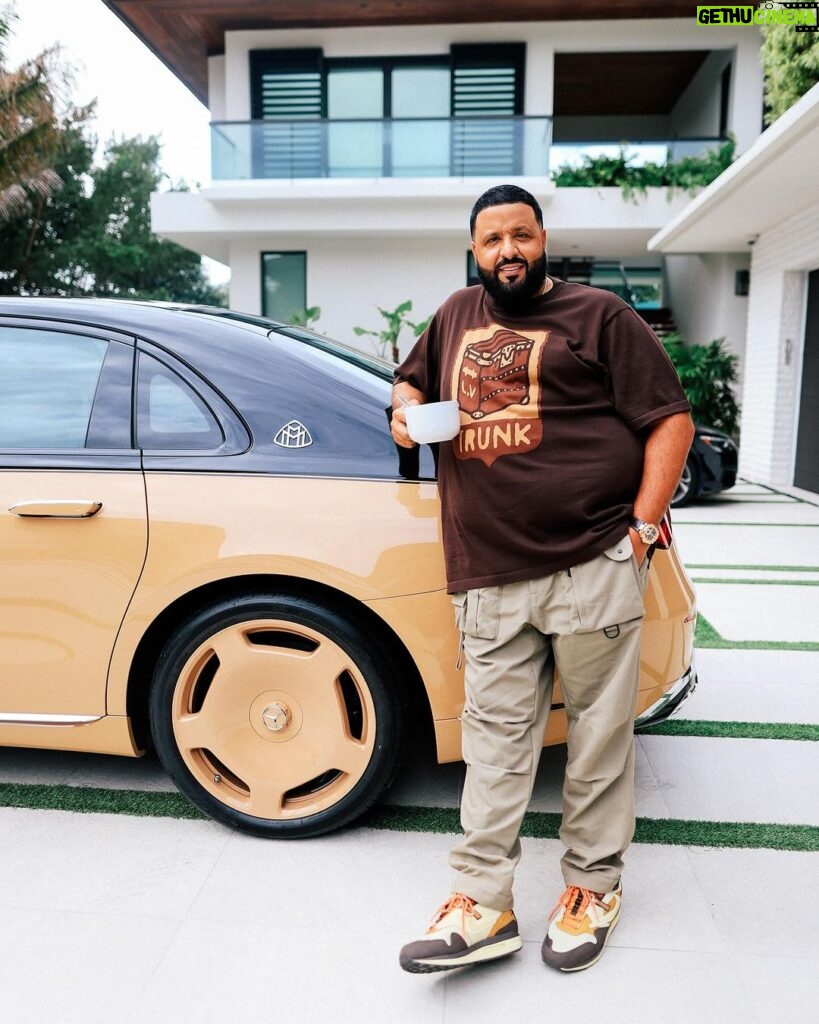 DJ Khaled Instagram - Cappuccino perhaps ☕️🟤 Swipe for a vibe , for vibes only Love peace and happiness, love is the only way 🤲🏽