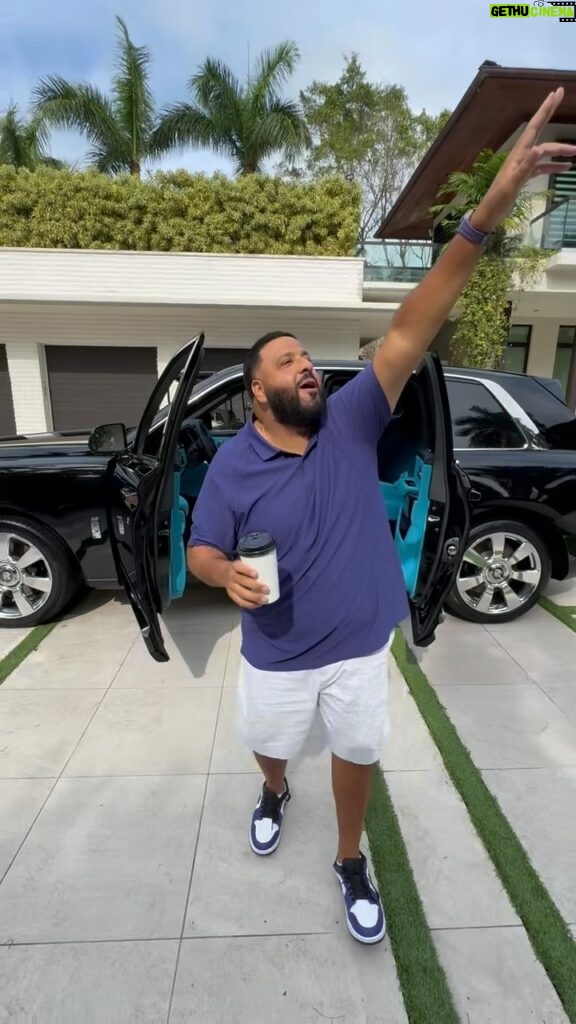 DJ Khaled Instagram - One spliff a day keep the evil away , I ROLL WIT GOD ! 🤲🏽 JAH JAH I LOVE YOU SO MUCH ! 🤲🏽