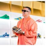 Daddy Yankee Instagram - Me fui de @sneakershopping con el corillo de @complex 👟🔥 La experiencia a otro nivel con esta gente.🔝Entren a su canal de YouTube para que vean el episodio. 🐐