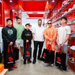 Daddy Yankee Instagram - Me fui de @sneakershopping con el corillo de @complex 👟🔥 La experiencia a otro nivel con esta gente.🔝Entren a su canal de YouTube para que vean el episodio. 🐐