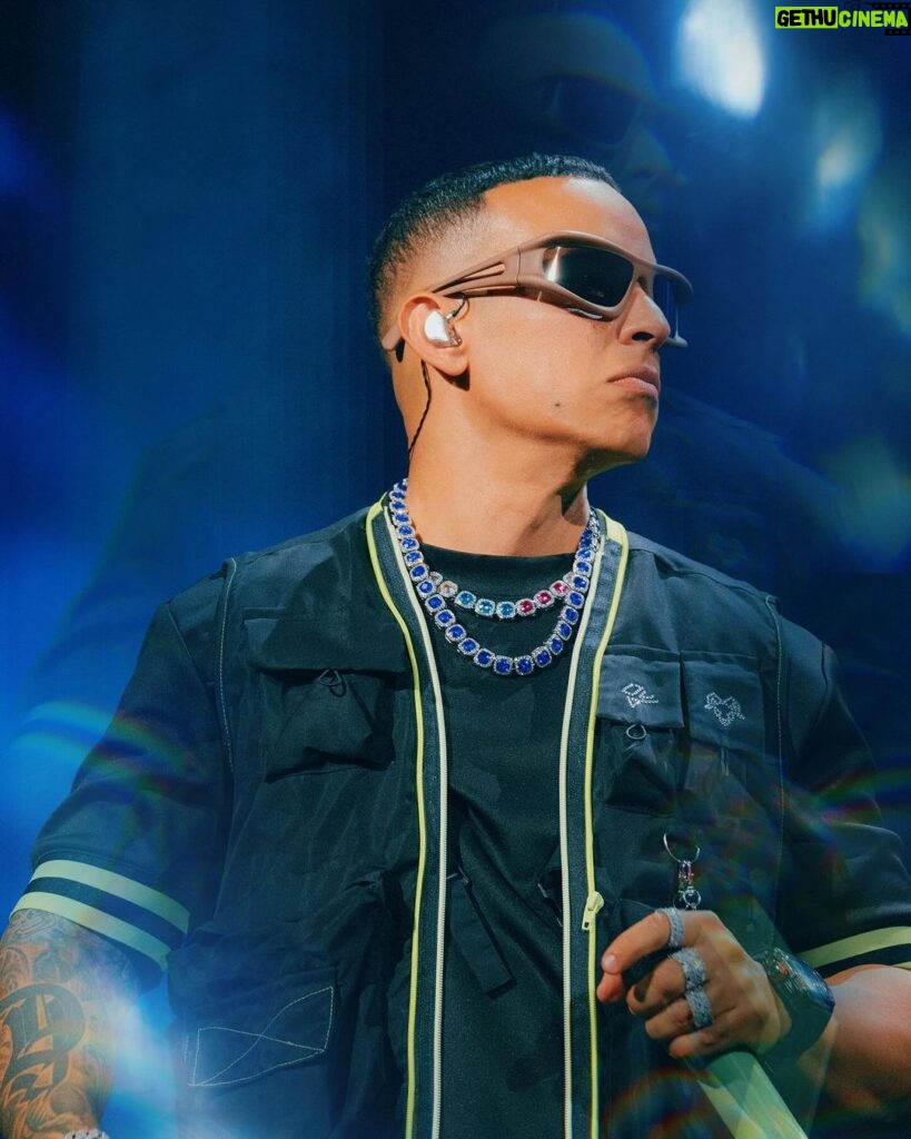 Daddy Yankee Instagram - Listos para el segundo round!! Nos vemos hoy en el Choli!!🇵🇷 #LAMETA #leggendaddy Coliseo de Puerto Rico, José Miguel Agrelot