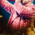 Daddy Yankee Instagram – FAMILIA! LLEGAMOS A LA META 🏁 Gracias a todos quienes me acompañaron en el show de ayer! Montamos la discoteca más grande del mundo entero! 🎶🎉🇵🇷 

Y quienes no puedan venir hoy quiero que me acompañen en mi LIVE STREAMING especial para todos ustedes. El link se los dejo en mis historias destacadas 📲