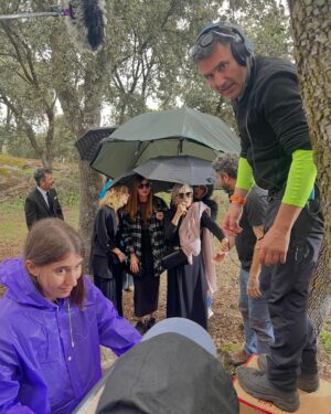 Dafne Fernández Instagram - A las Lasierra nos van los entierros🪦
Adoro mi trabajo
#4estrellas 

📸 @gualterdesa