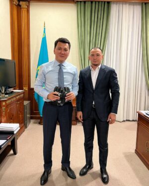 Damir Ismagulov Instagram - Рад был встрече @erlankarin2019 , Рахмет за тёплый приём 🤝