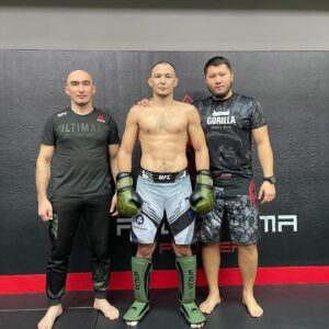 Damir Ismagulov Instagram - С фанатами боевых единоборств @igorfuntikov  @kayrat.nurmaganbetov , эти тренера уже 9 недель гоняют меня 🤼🥊🔥 #подготовка