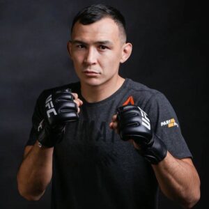 Damir Ismagulov Instagram - Многие СМИ опубликовали что меня уволили из UFC и всякие собаки ( хейтеры) подхватили и приукрасили.Хочу сообщить, что истёк мой контракт с UFC и на данный момент я рассматриваю все серьезные доступные варианты в качестве свободного агента прежде чем решить, где я продолжу свою карьеру. При этом я также не исключаю свое возвращение в UFC. Где бы вы хотели увидеть меня дальше? 🥊⠀ I want to let everyone know that my contract with the UFC has expired and I am currently looking to explore free agency before deciding where I will continue my career. At the same time, I also do not rule out my return to the UFC. Where would you like to see me next? 🥊