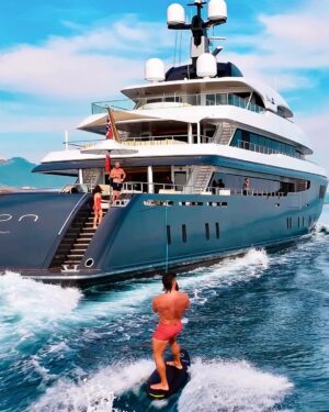 Dan Bilzerian Instagram - Someone asked me the other day what advice I’d give to a 20 yr old and my answer was, try everything