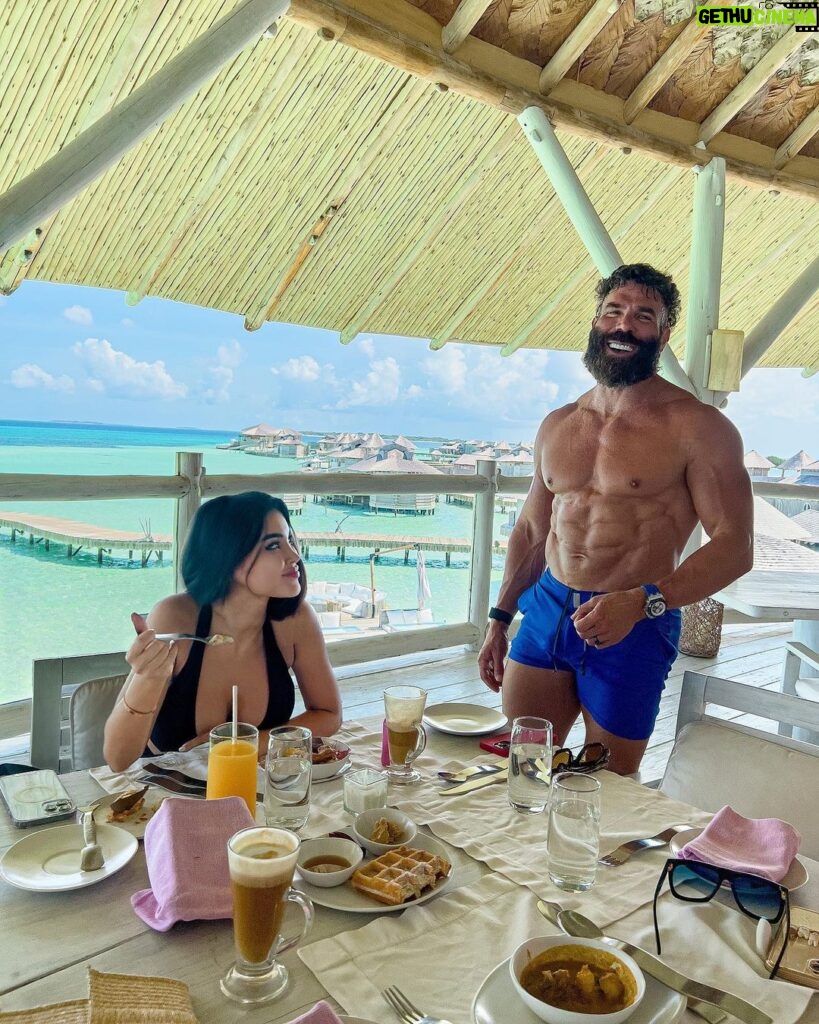 Dan Bilzerian Instagram - You get what you expect Maldives