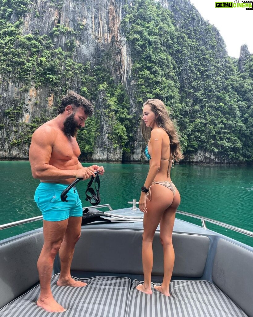 Dan Bilzerian Instagram - Just the essentials PhiPhi Islands เกาะพีพี กระบี่