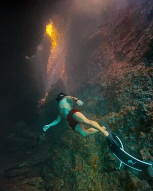 Dan Bilzerian Instagram - Cave diving w @tones.of.blue
