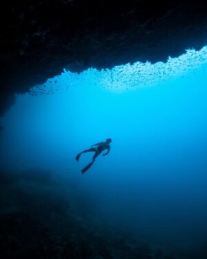 Dan Bilzerian Instagram - Cave diving w @tones.of.blue