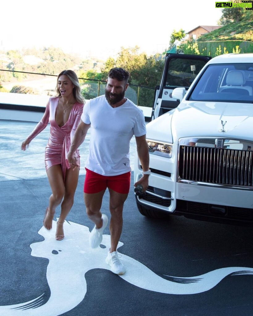 Dan Bilzerian Instagram - Sometimes u gotta grab a good one and run