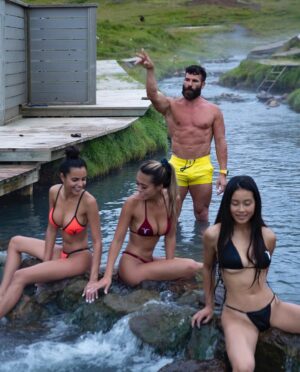 Dan Bilzerian Instagram - Iceland is such a cool place, volcanic hot springs at 5am