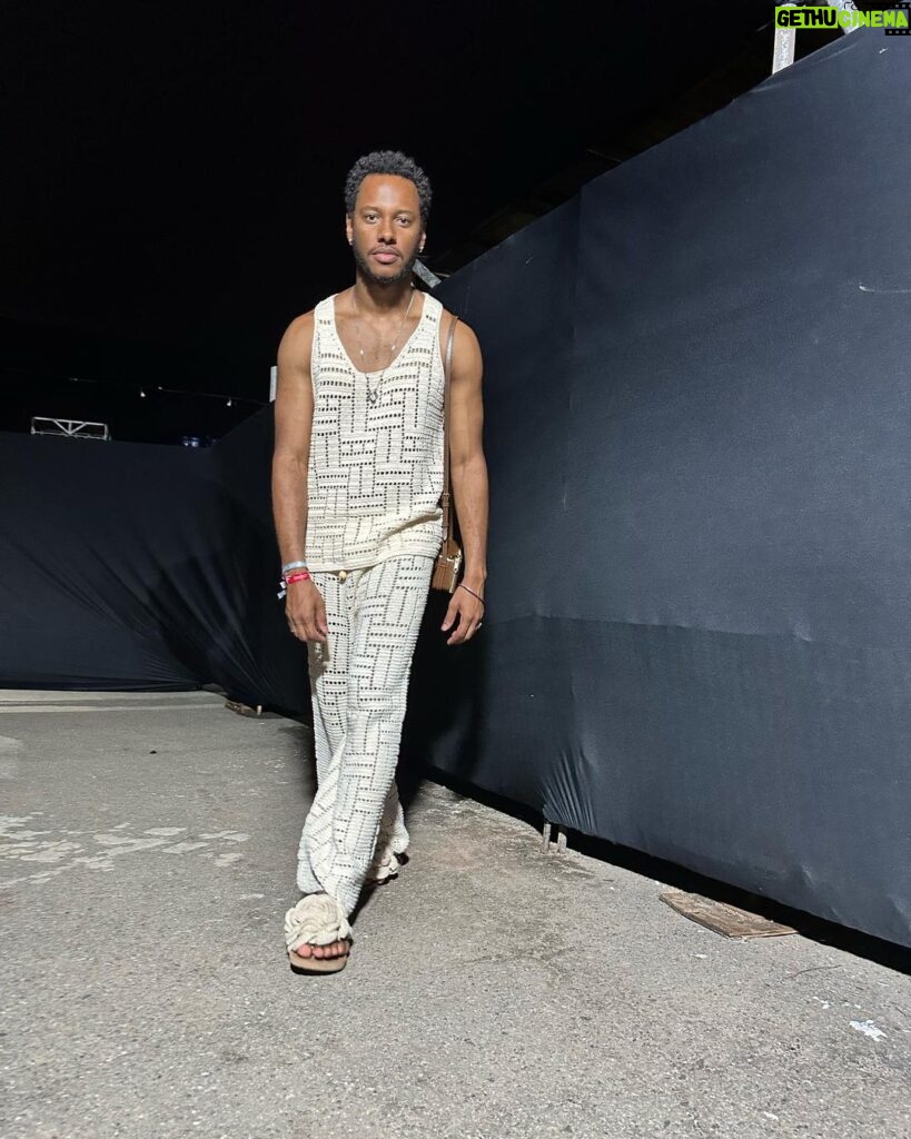 Dan Ferreira Instagram - Me sentindo bem no @afropunkbahia. 🖤 @ateliemaodemae @gucci Styling: @carolinecostax Foto: @ferreirallucas_