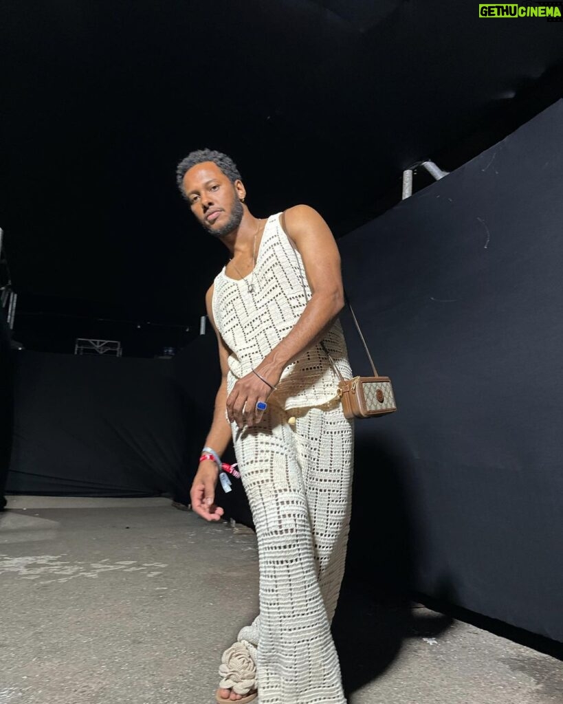 Dan Ferreira Instagram - Me sentindo bem no @afropunkbahia. 🖤 @ateliemaodemae @gucci Styling: @carolinecostax Foto: @ferreirallucas_