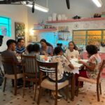 Dan Ferreira Instagram - Amanhã estreia a segunda temporada de VICKY E A MUSA no @globoplay. Tá ainda mais bonita e emocionante que a primeira. Viva a arte o e seu poder de transformar as pessoas, a cidade e o mundo. Aos meus colegas de elenco e equipe, um beijo! Saudades! ❤️ @vickyeamusa #VickyeaMusa