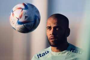Dani Alves Instagram - Como sempre foi; EU, VOCÊ E NOSSA LINDA HISTÓRIA!!! 
#📸 @lucasfigfoto