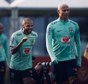 Dani Alves Instagram - Já vi esse filme heinnn @richarlison 😂!!