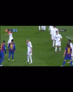 Dani Alves Instagram - Si viene uno de los partidos mas hermoso de jugarlo y como dicen, recordar es vivir 😂 Tranquilo iker, ni tu ni nadie llegaba 😂 😂 😂