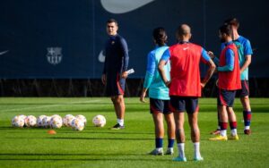 Dani Alves Instagram - 🤩 Dani Alves s'entrena amb el Barça Atlètic

🤩 @danialves se entrena con el filial azulgrana

😍 Un plaer, Dani!
😍 ¡Un placer, Dani!

#ForçaBarça 💙❤️