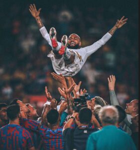 Dani Alves Instagram - Gratitud y mejores deseos para ustedes cabronessss….. os quiero muchos!!