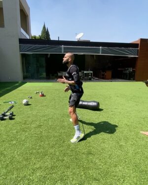Dani Alves Instagram - Sorte é o encontro da preparação com a oportunidade…. ESTEJAM PREPARADOS, INVISTAM EM VOCÊ MESMO.
No final, É VOCÊ COM VOCÊ MESMO.